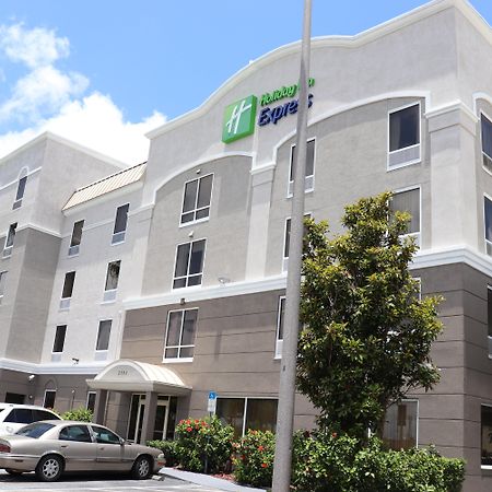 Holiday Inn Express Hotel & Suites Clearwater Us 19 North By Ihg מראה חיצוני תמונה