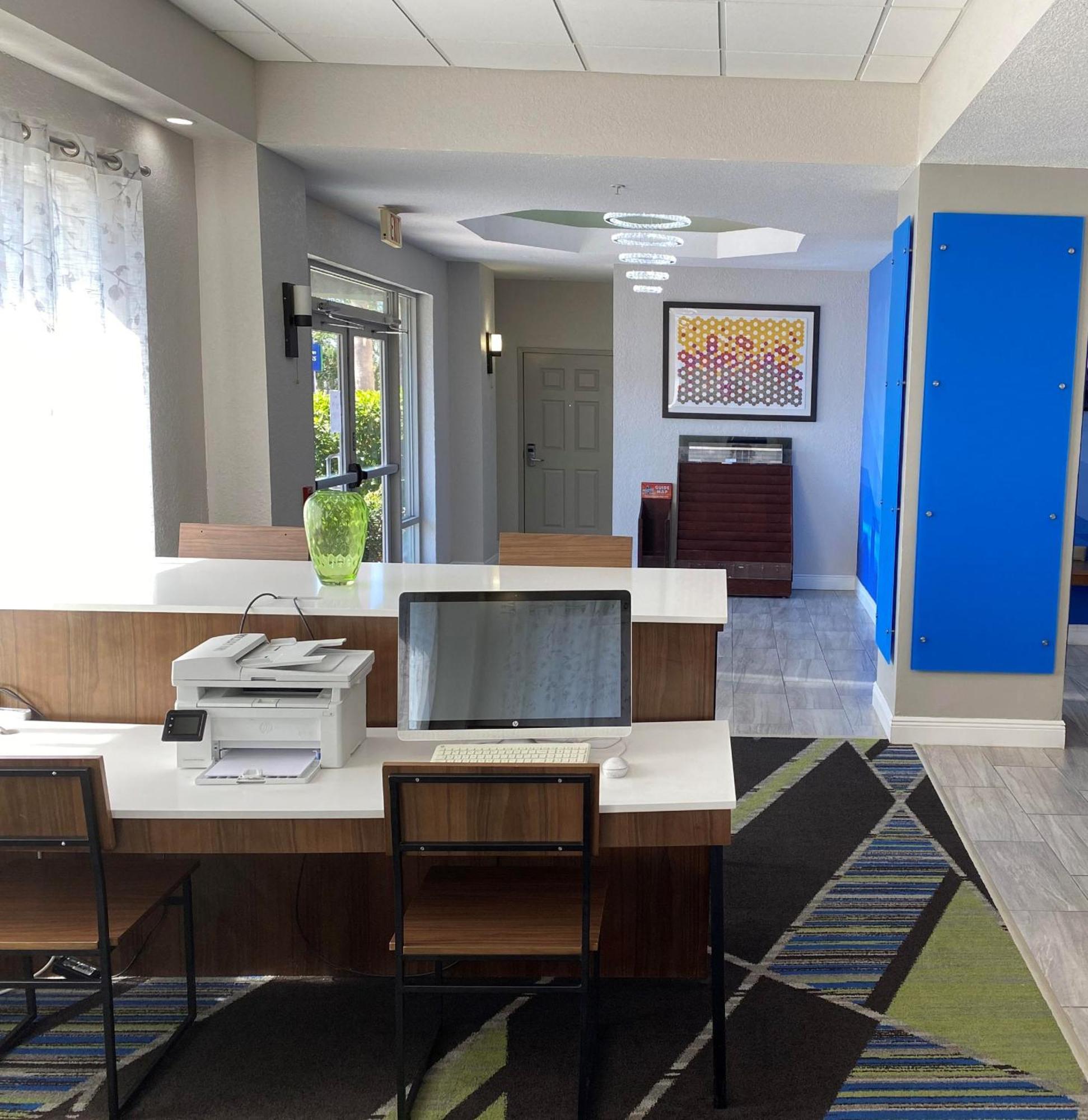 Holiday Inn Express Hotel & Suites Clearwater Us 19 North By Ihg מראה חיצוני תמונה