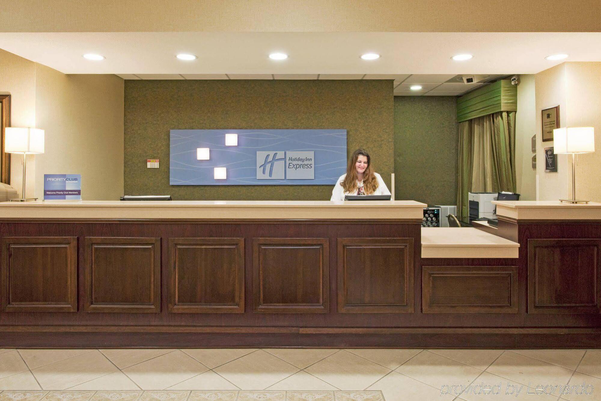 Holiday Inn Express Hotel & Suites Clearwater Us 19 North By Ihg מראה חיצוני תמונה